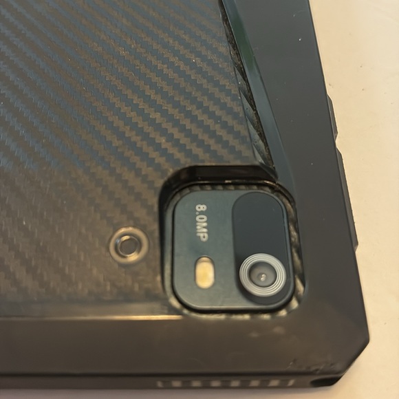 Tablet - Used- locked - Picture 4 of 4